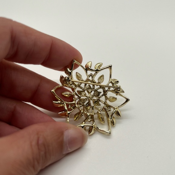 Vintage 1962 Gold Tone Sarah Coventry Brooch Pin - Picture 3 of 7